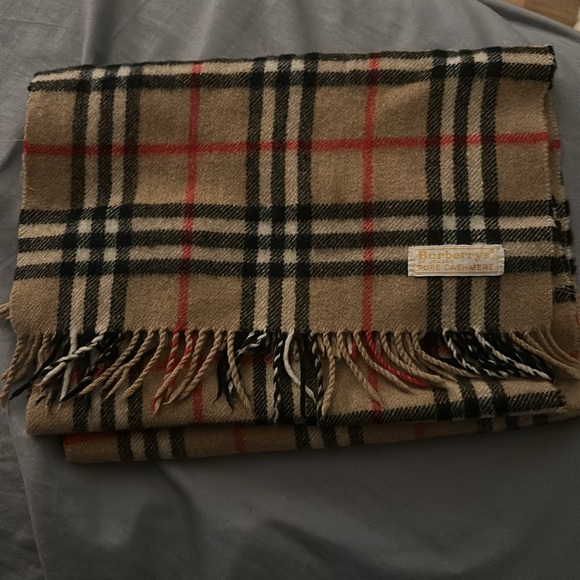 Vintage Burberry scarf - Picture 2 of 3